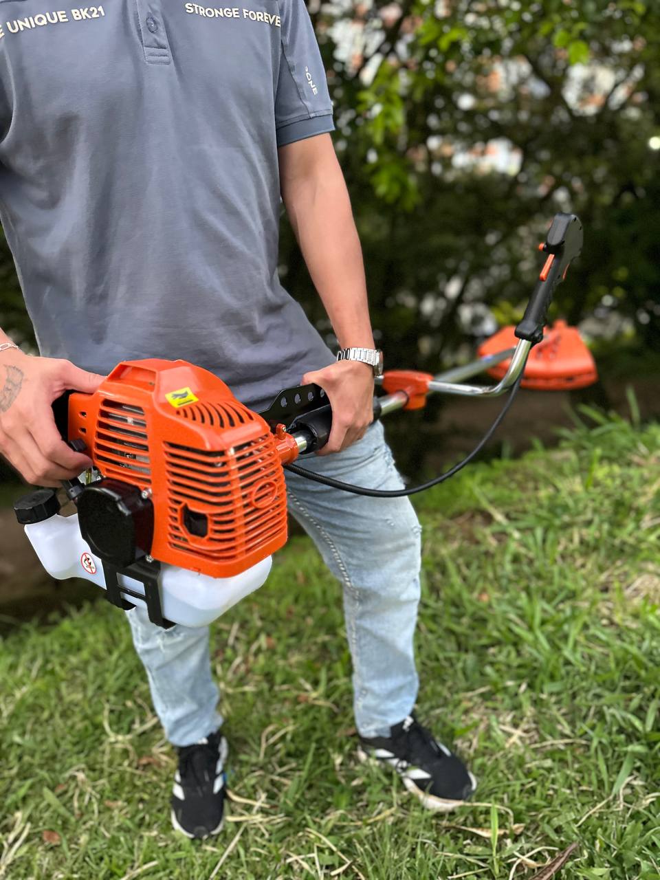 Guadaña Profesional 2 tiempos CILINDRADA: 47 cm³ -Incluye, disco y  ARNÉS