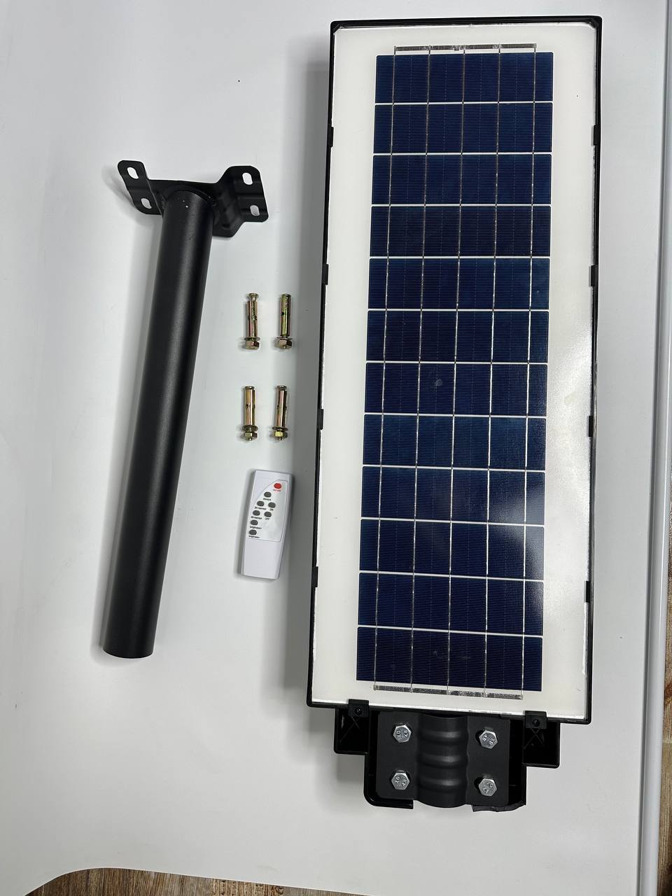 Lámpara Solar 500W – Grande (70 x 24 cm) + Obsequio: Tubo de Instalación – 1 Año de Garantía Real