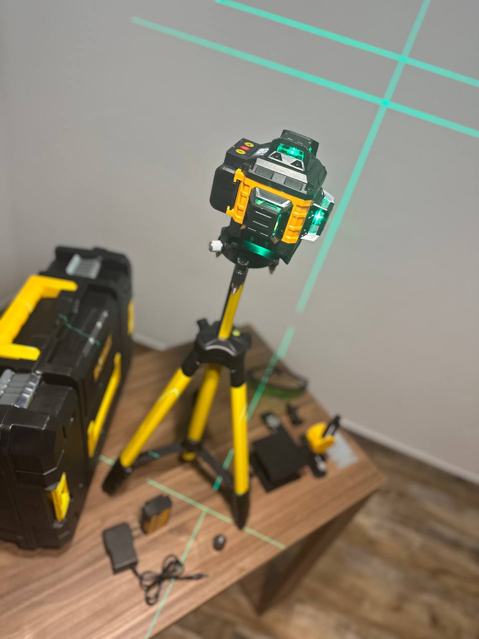 Nivel Láser DeWALT 16 Líneas Autonivelante -